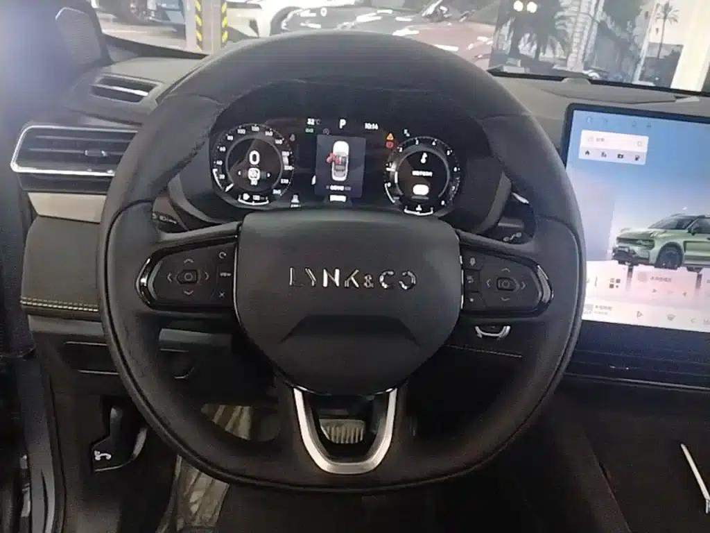 Lynk & Co 01 2025 2.0TD Two-Wheel Drive Refreshed Pro Edition — миниатюра 11