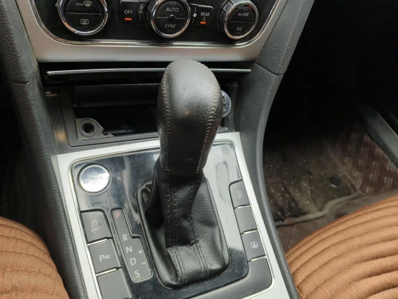Volkswagen Passat 2014 1.8TSI DSG Prestige Navigation Edition — миниатюра 13