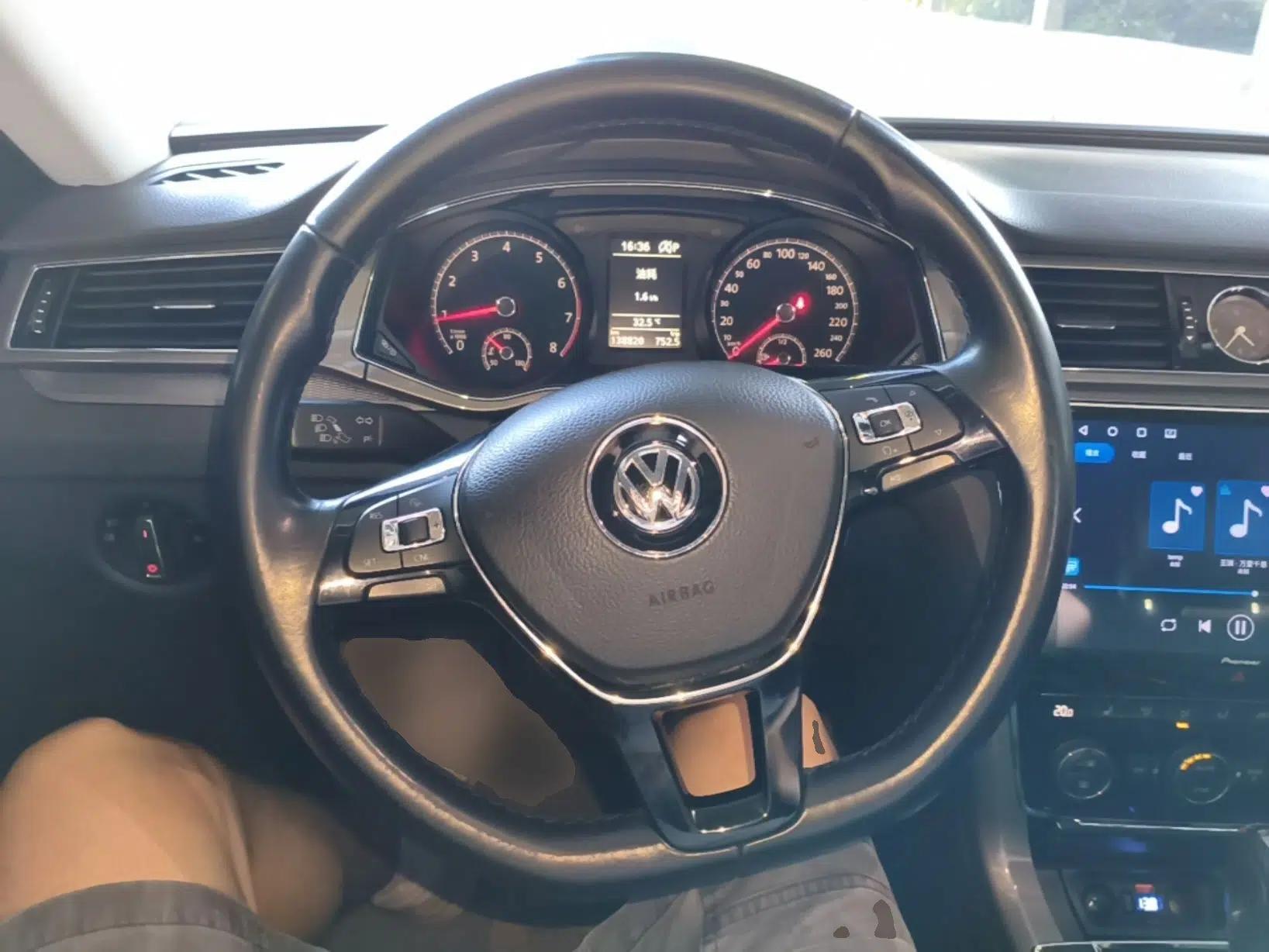 Volkswagen Passat 2017 330TSI DSG Luxury Edition — миниатюра 13