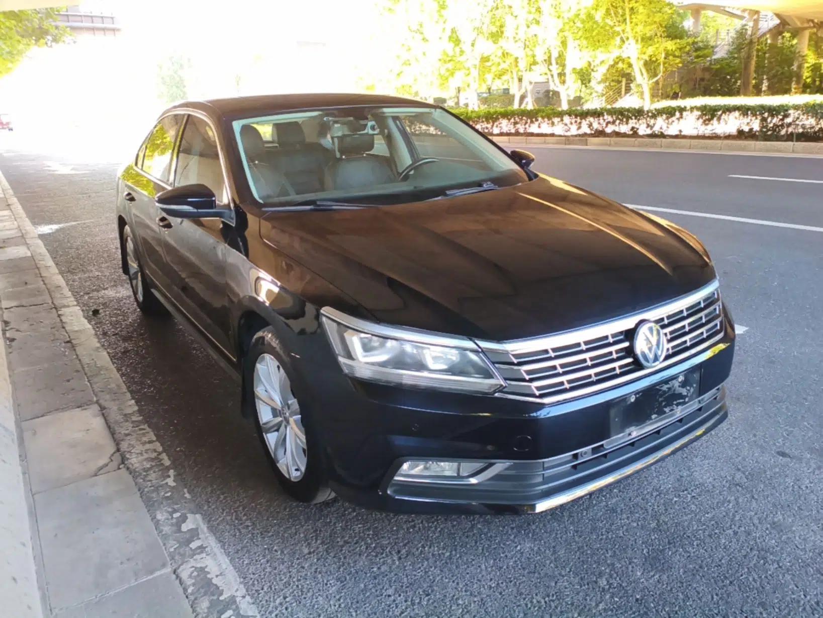 Volkswagen Passat 2017 330TSI DSG Luxury Edition — миниатюра 3
