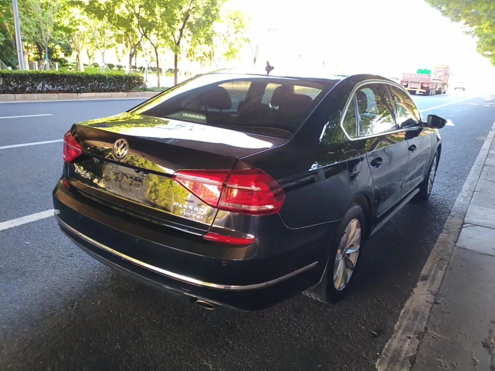 Volkswagen Passat 2017 330TSI DSG Luxury Edition — миниатюра 6