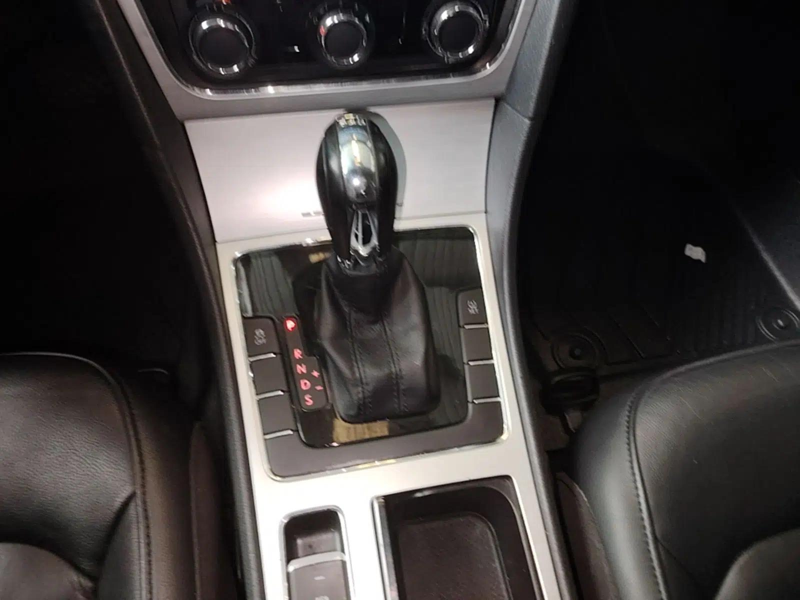 Volkswagen Passat 2013 1.8TSI DSG Government Procurement Edition — миниатюра 21