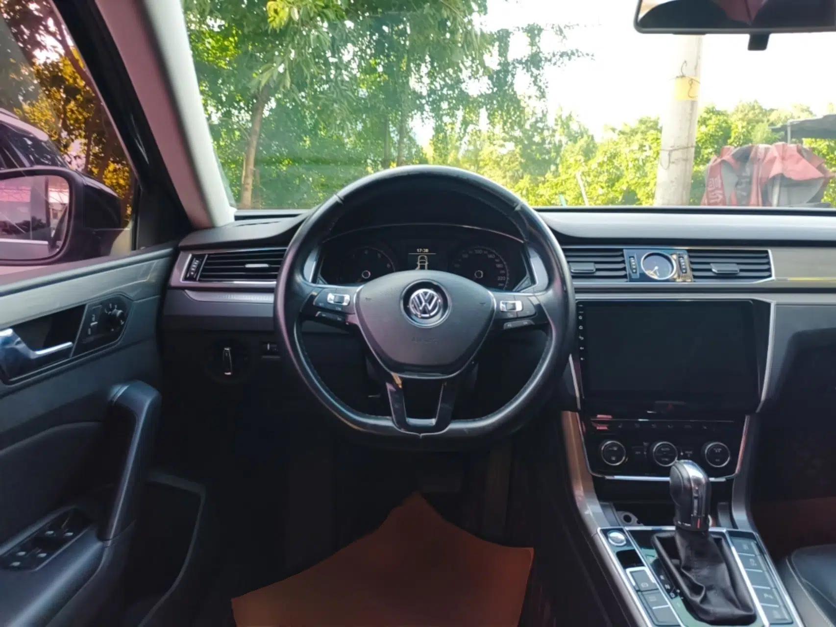 Volkswagen Passat 2017 330TSI DSG Luxury Edition — миниатюра 13