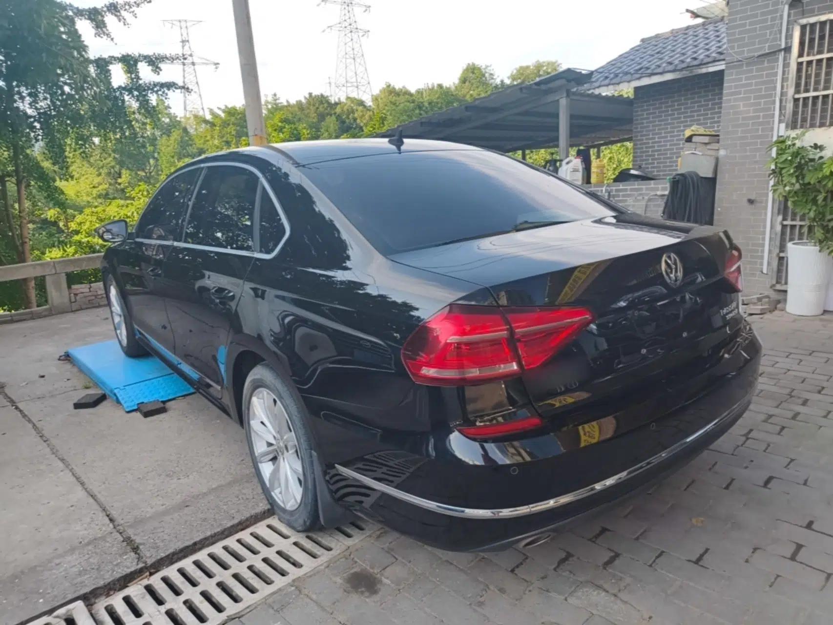Volkswagen Passat 2017 330TSI DSG Luxury Edition — миниатюра 4