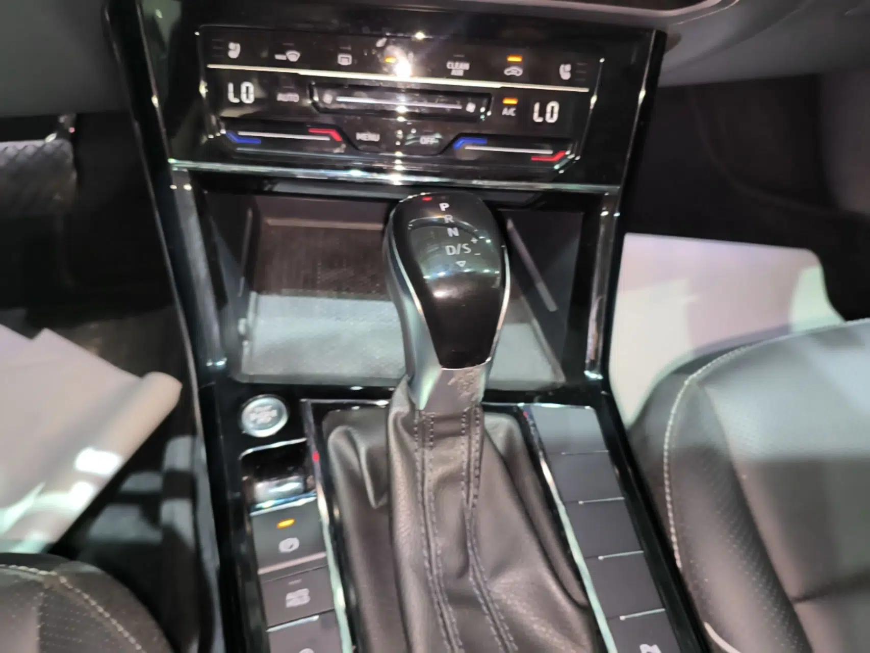 Volkswagen Passat 2024 380TSI Dragon Edition — миниатюра 16