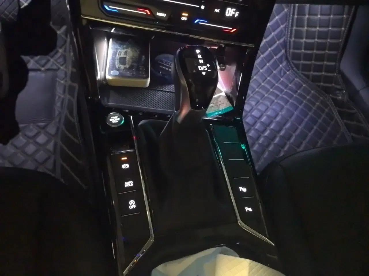 Volkswagen Passat 2022 330TSI Luxury Edition — миниатюра 14