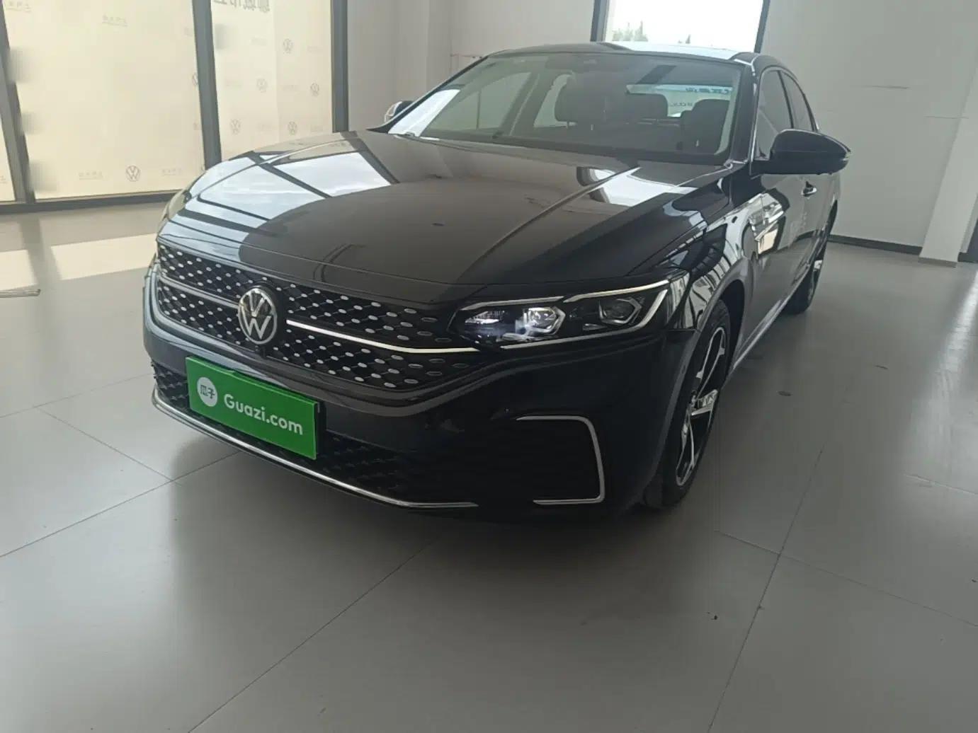 Volkswagen Passat 2025 Outstanding Model 380TSI Starry Dragon Glorious Edition — миниатюра 1