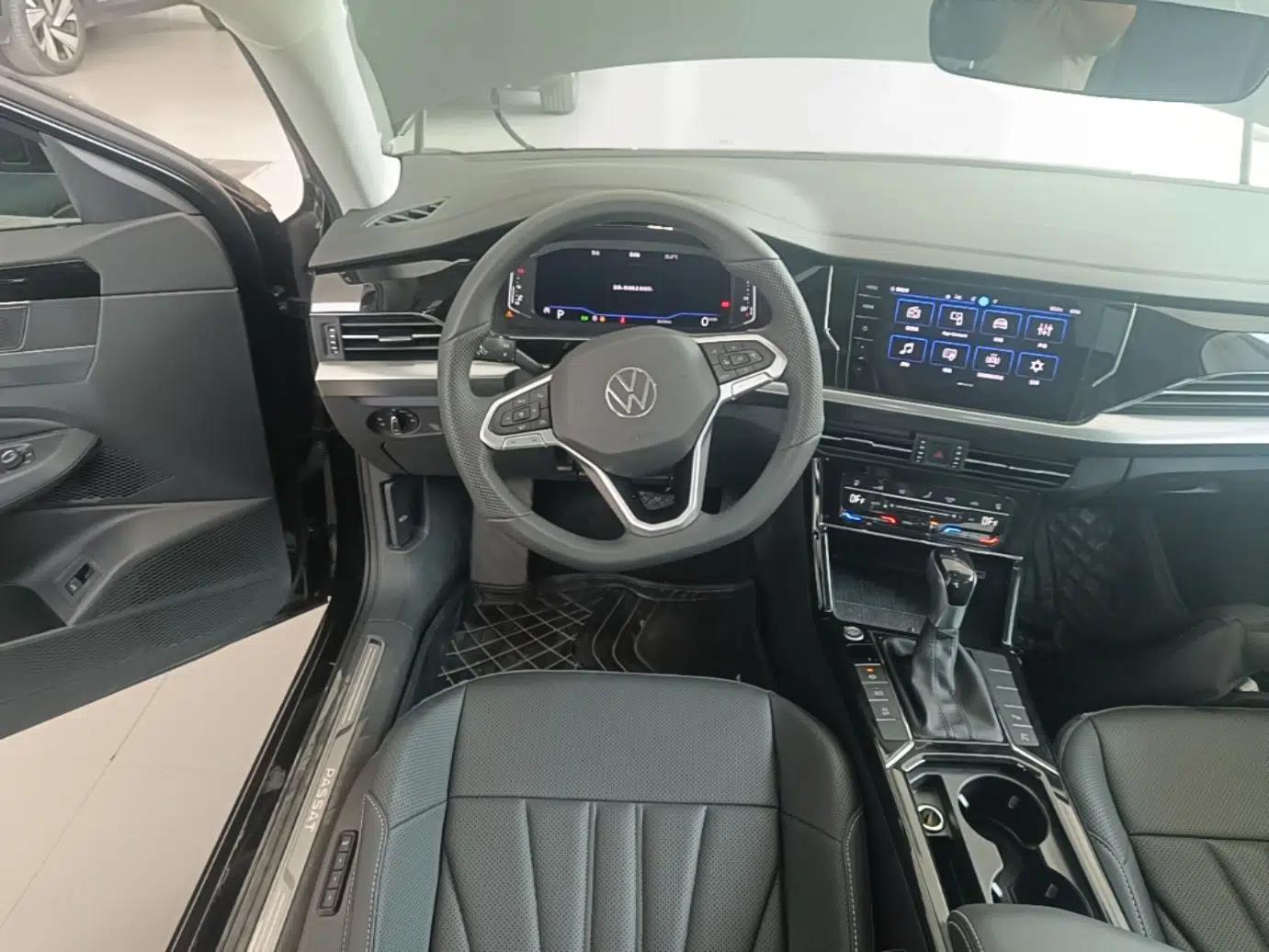 Volkswagen Passat 2025 Outstanding Model 380TSI Starry Dragon Glorious Edition — миниатюра 18