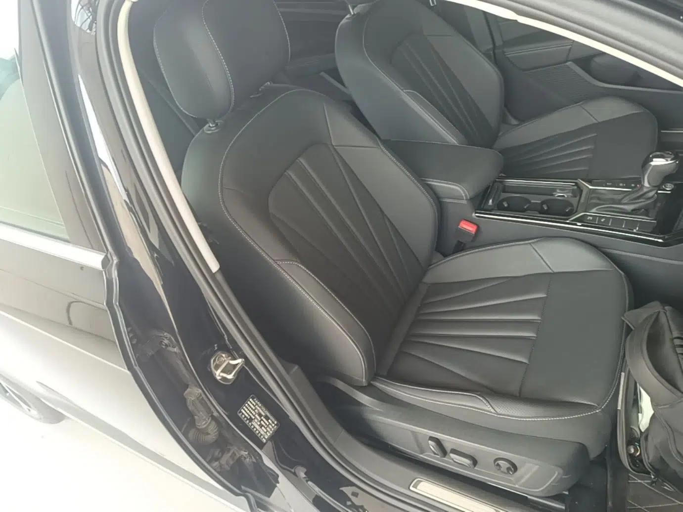 Volkswagen Passat 2025 Outstanding Model 380TSI Starry Dragon Glorious Edition — миниатюра 24