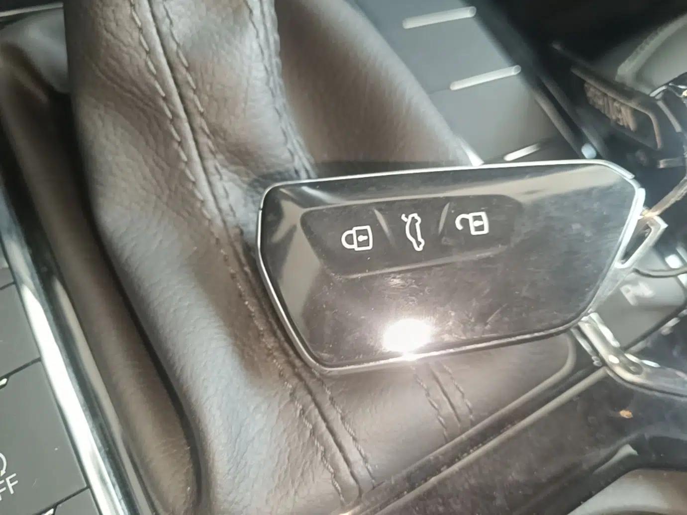 Volkswagen Passat 2025 Outstanding Model 380TSI Starry Dragon Glorious Edition — миниатюра 28