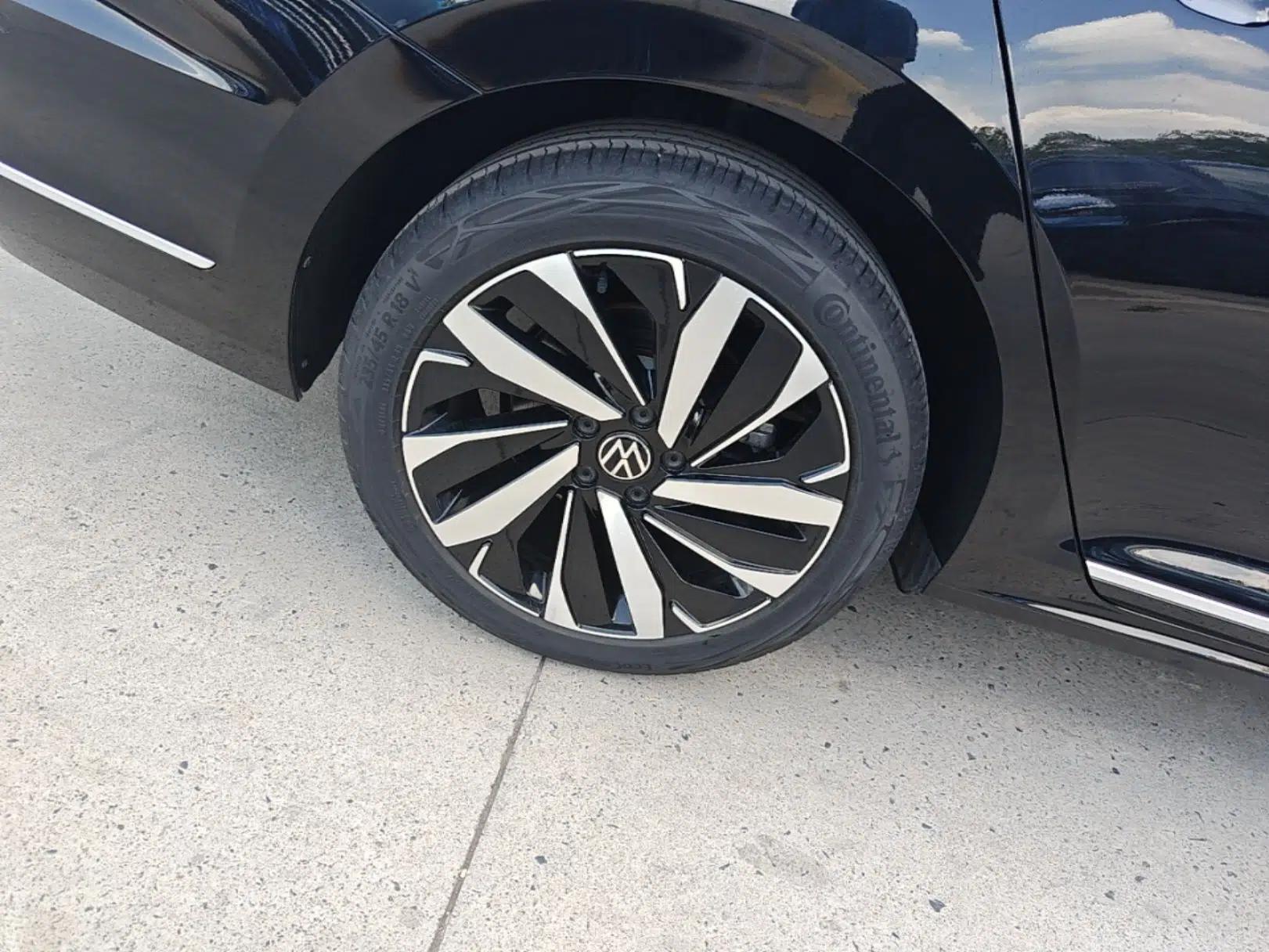 Volkswagen Passat 2025 Outstanding Model 380TSI Dragon Glory Edition — миниатюра 11