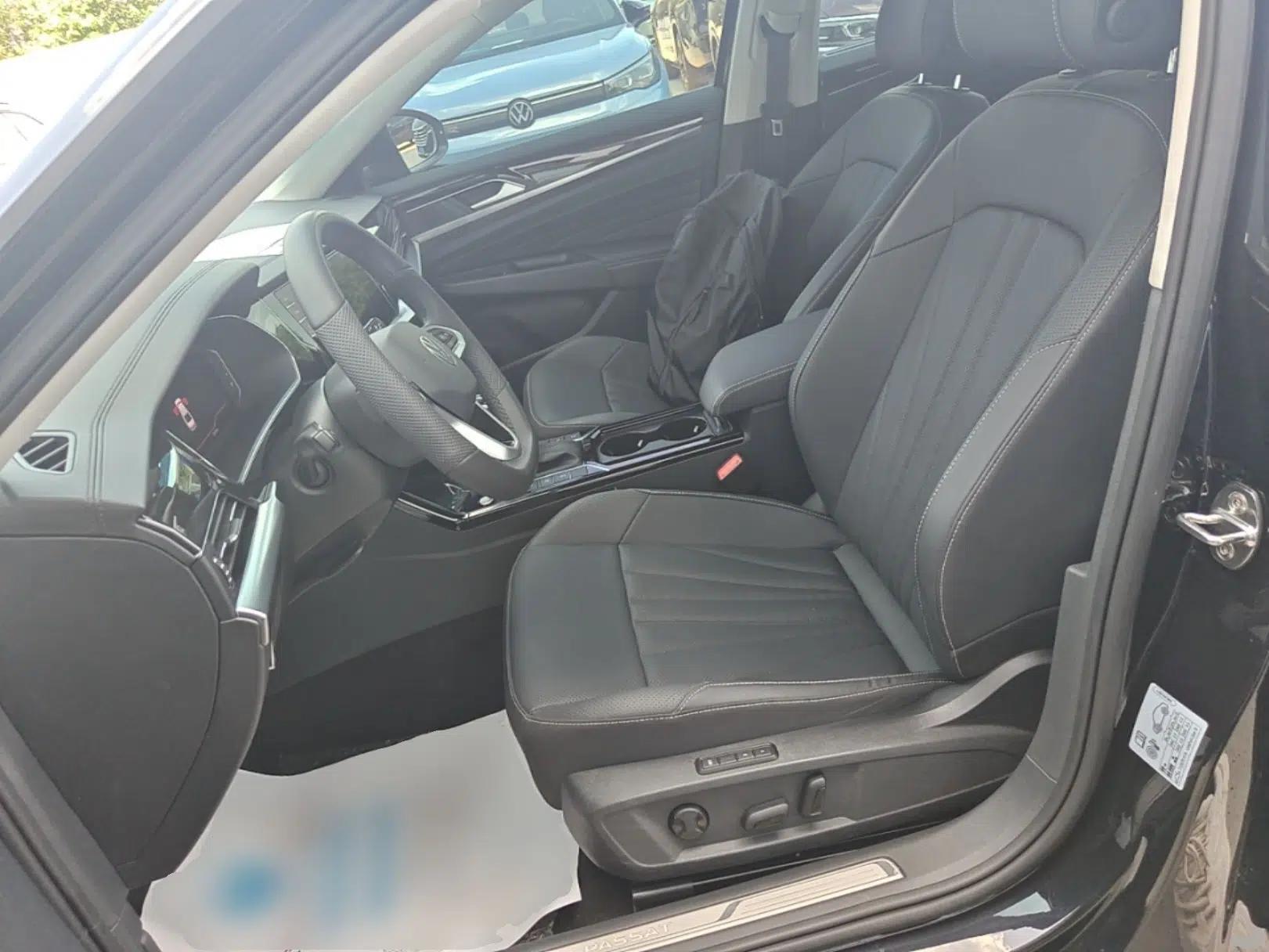 Volkswagen Passat 2025 Outstanding Model 380TSI Dragon Glory Edition — миниатюра 17