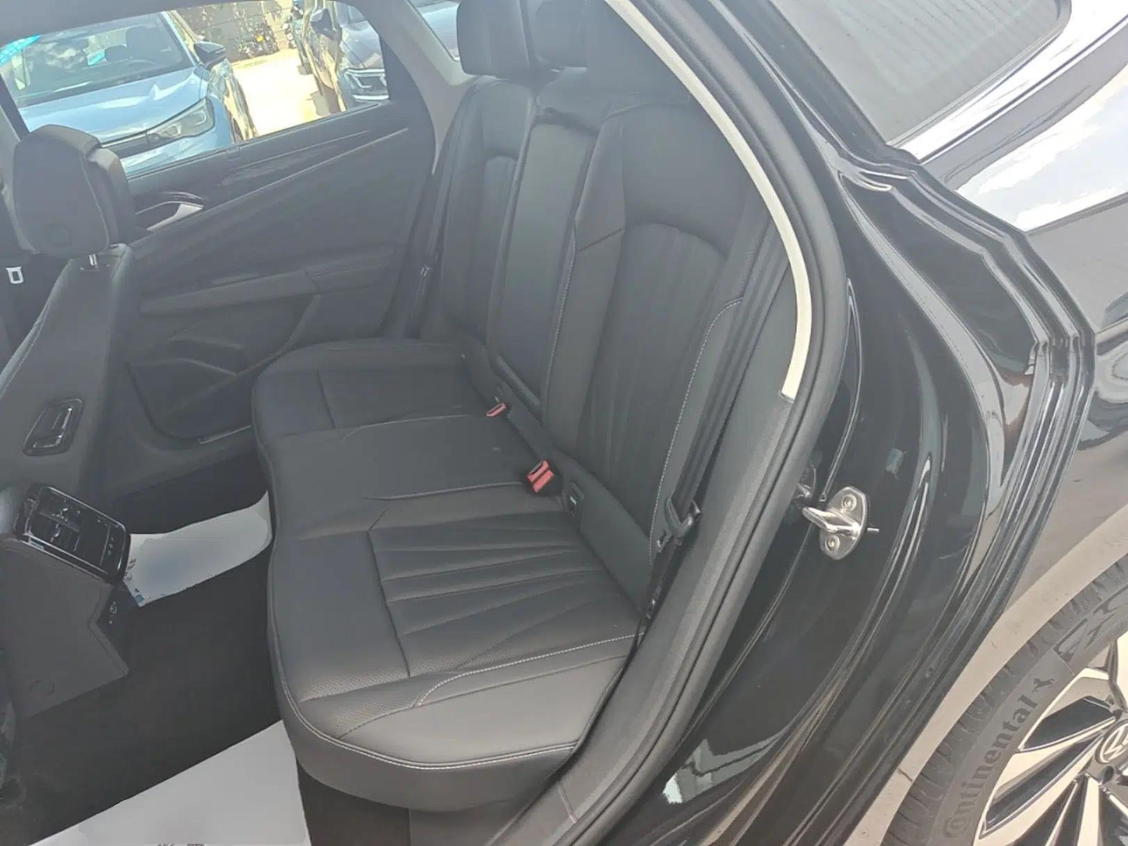 Volkswagen Passat 2025 Outstanding Model 380TSI Dragon Glory Edition — миниатюра 20