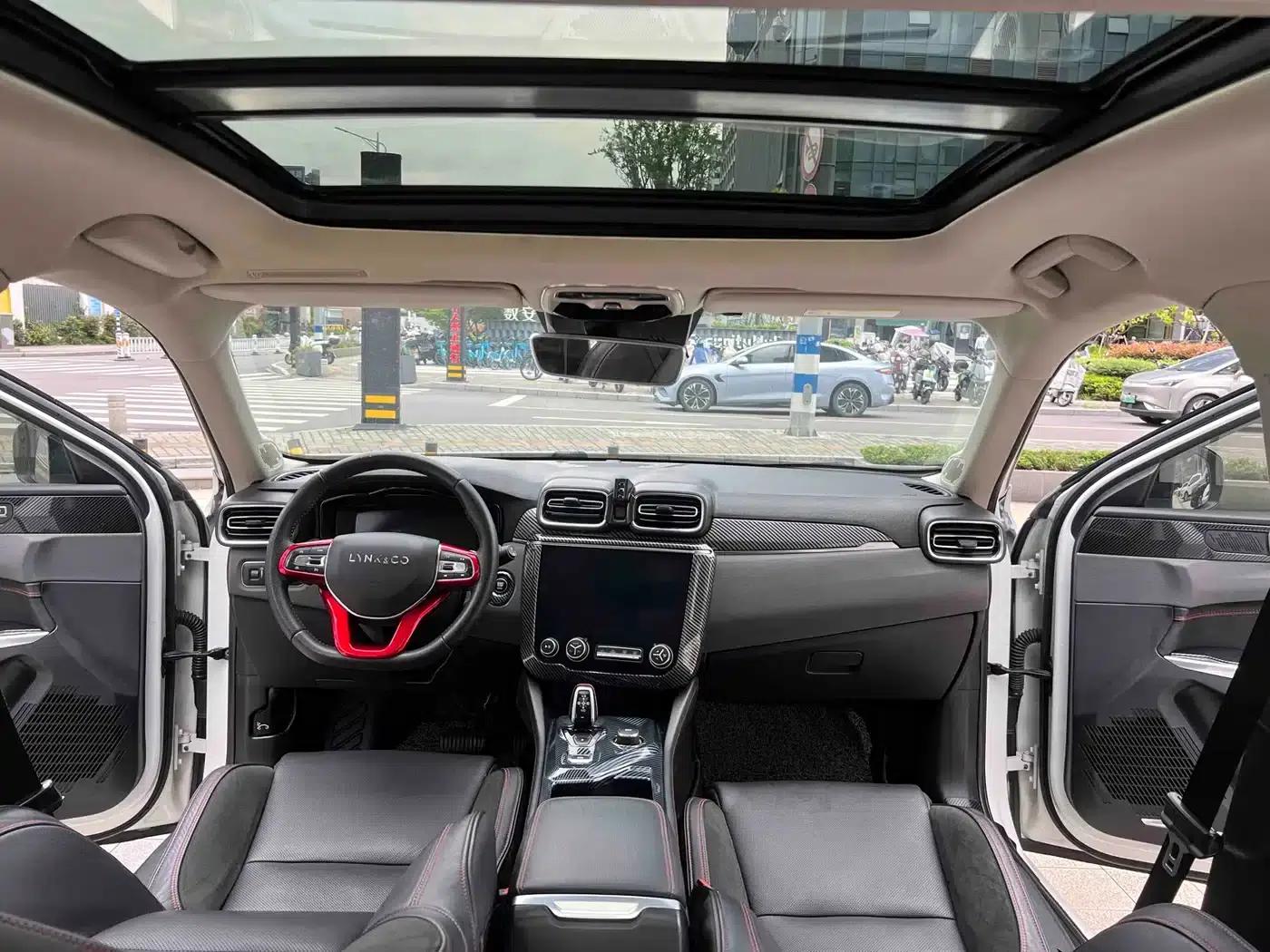 Lynk & Co 02 2018 2.0T DCT AWD Pro Edition (National V Emission Standard) — миниатюра 8