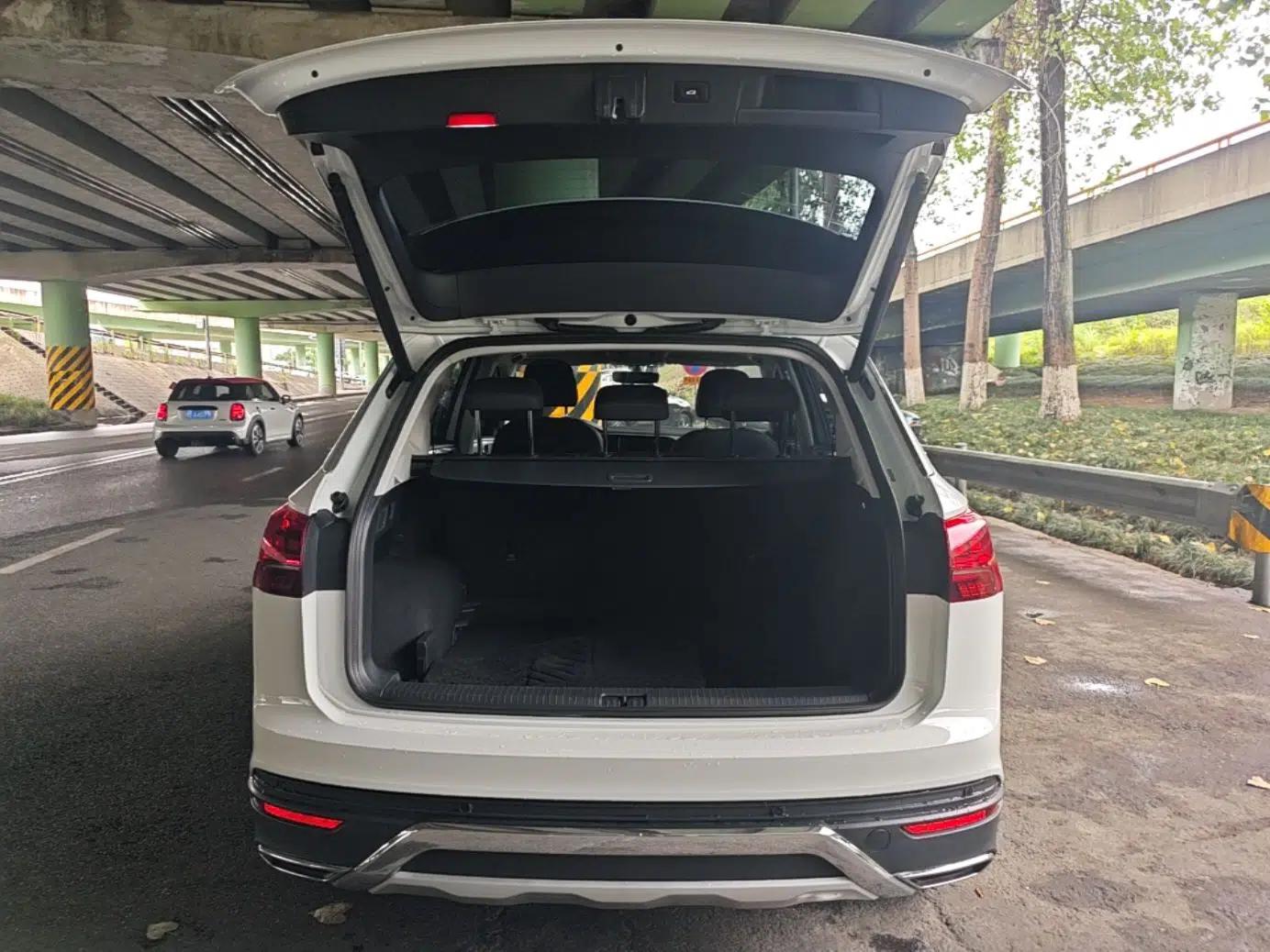 Volkswagen Tayron 2021 330TSI Two-Wheel Drive Luxury Smart Connectivity Version — миниатюра 29