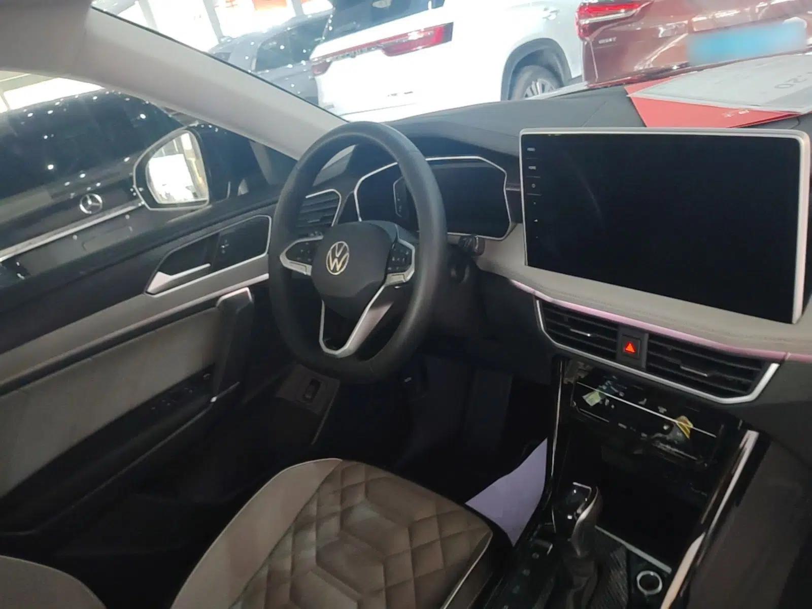 Volkswagen Tayron 2023 330TSI Two-Wheel-Drive Luxury Plus Advanced Version — миниатюра 13