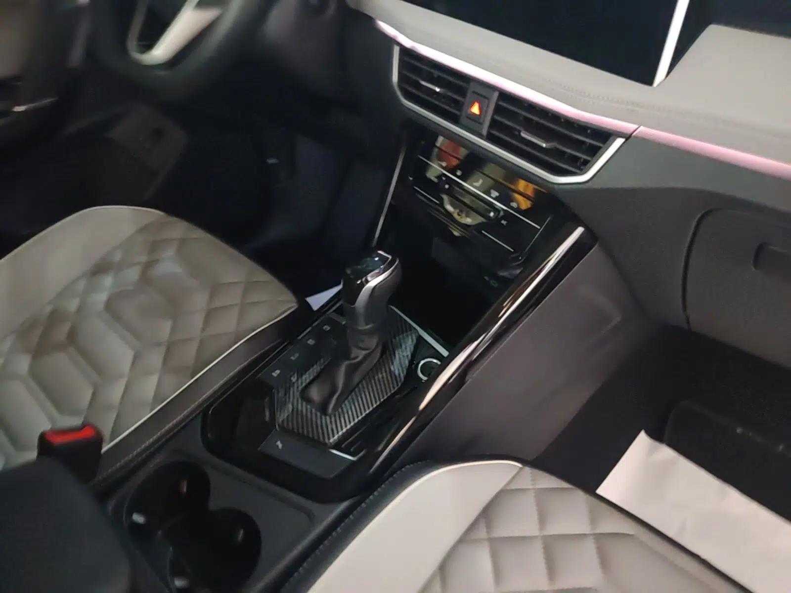 Volkswagen Tayron 2023 330TSI Two-Wheel-Drive Luxury Plus Advanced Version — миниатюра 16