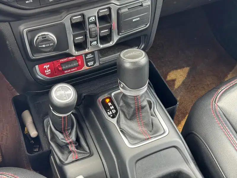 Gladiator 2022 3.6L Automatic 4WD 5-seater Parallel Import — миниатюра 12