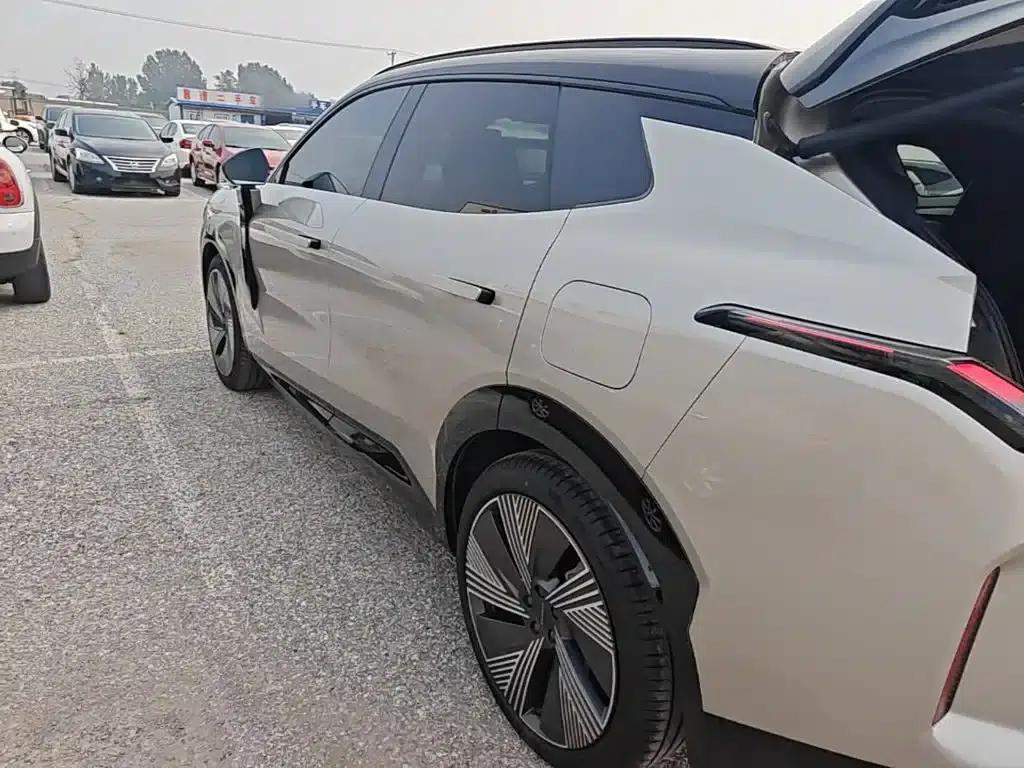 Lynk & Co 08 EM-P 2023 Model, 120km Long Range Halo — миниатюра 5