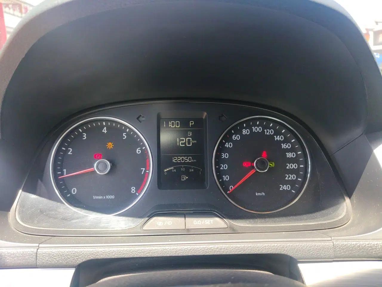 Volkswagen Lavida 2013 Restyled Classic 1.6L Automatic Comfort Edition — миниатюра 11