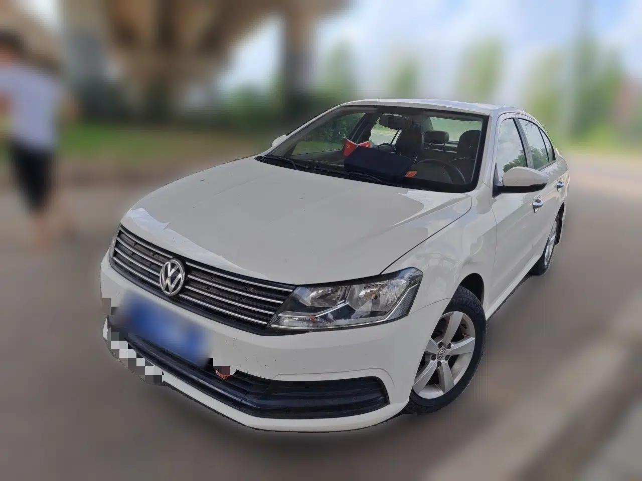 Volkswagen Lavida 2015 1.6L Manual Fashion Edition — миниатюра 1