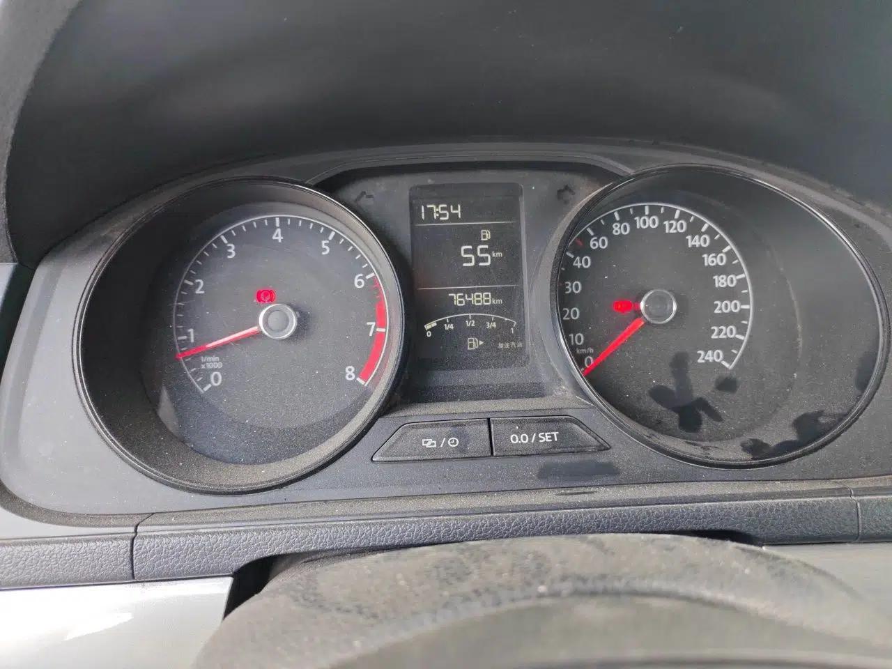 Volkswagen Lavida 2015 1.6L Manual Fashion Edition — миниатюра 12
