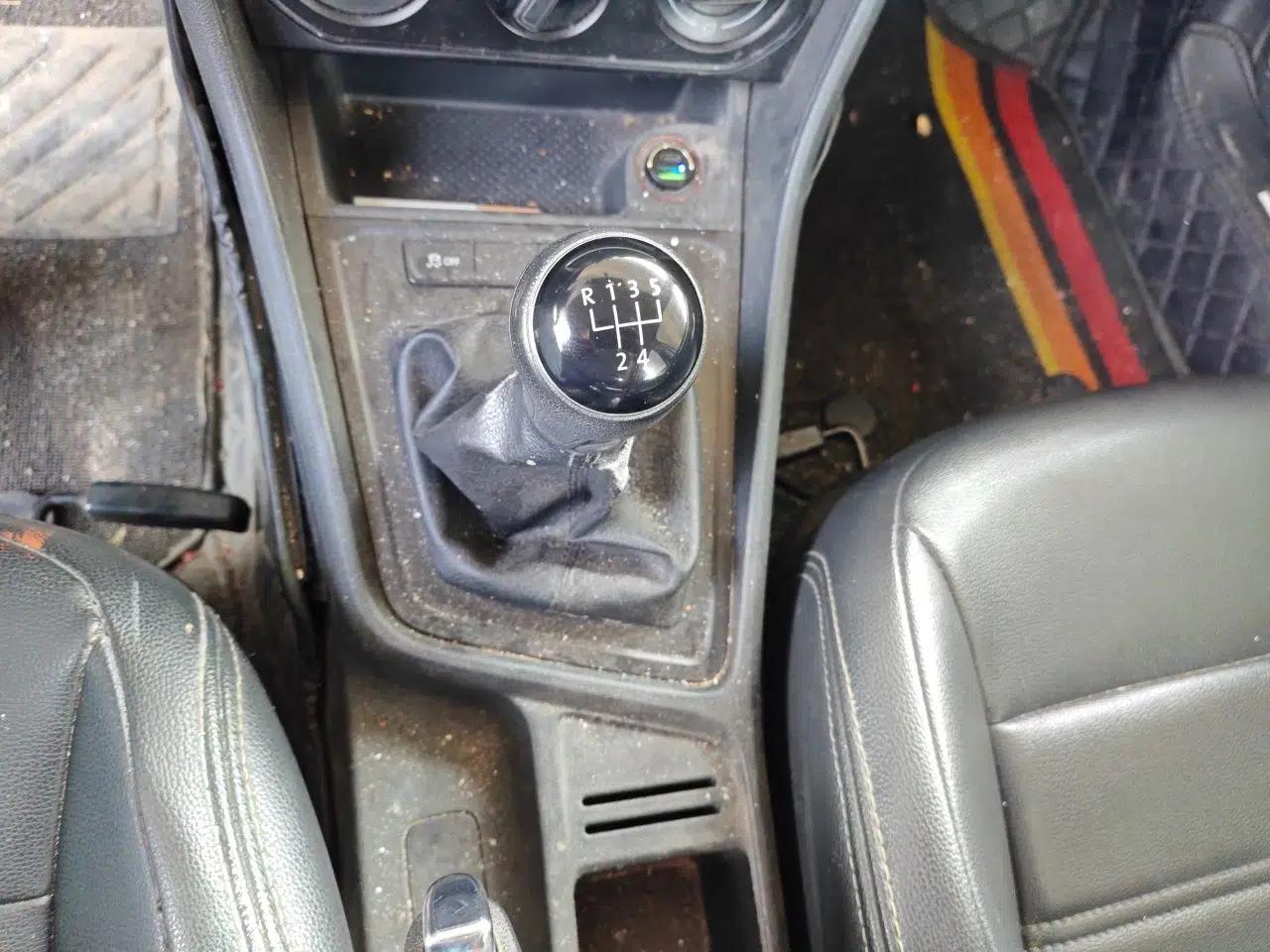 Volkswagen Lavida 2015 1.6L Manual Fashion Edition — миниатюра 14