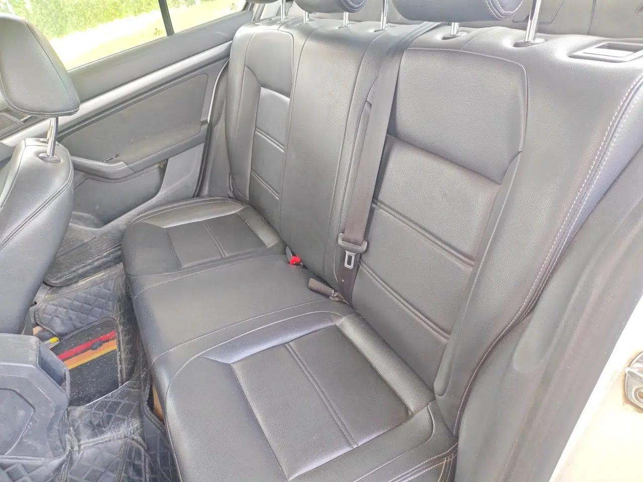 Volkswagen Lavida 2015 1.6L Manual Fashion Edition — миниатюра 17