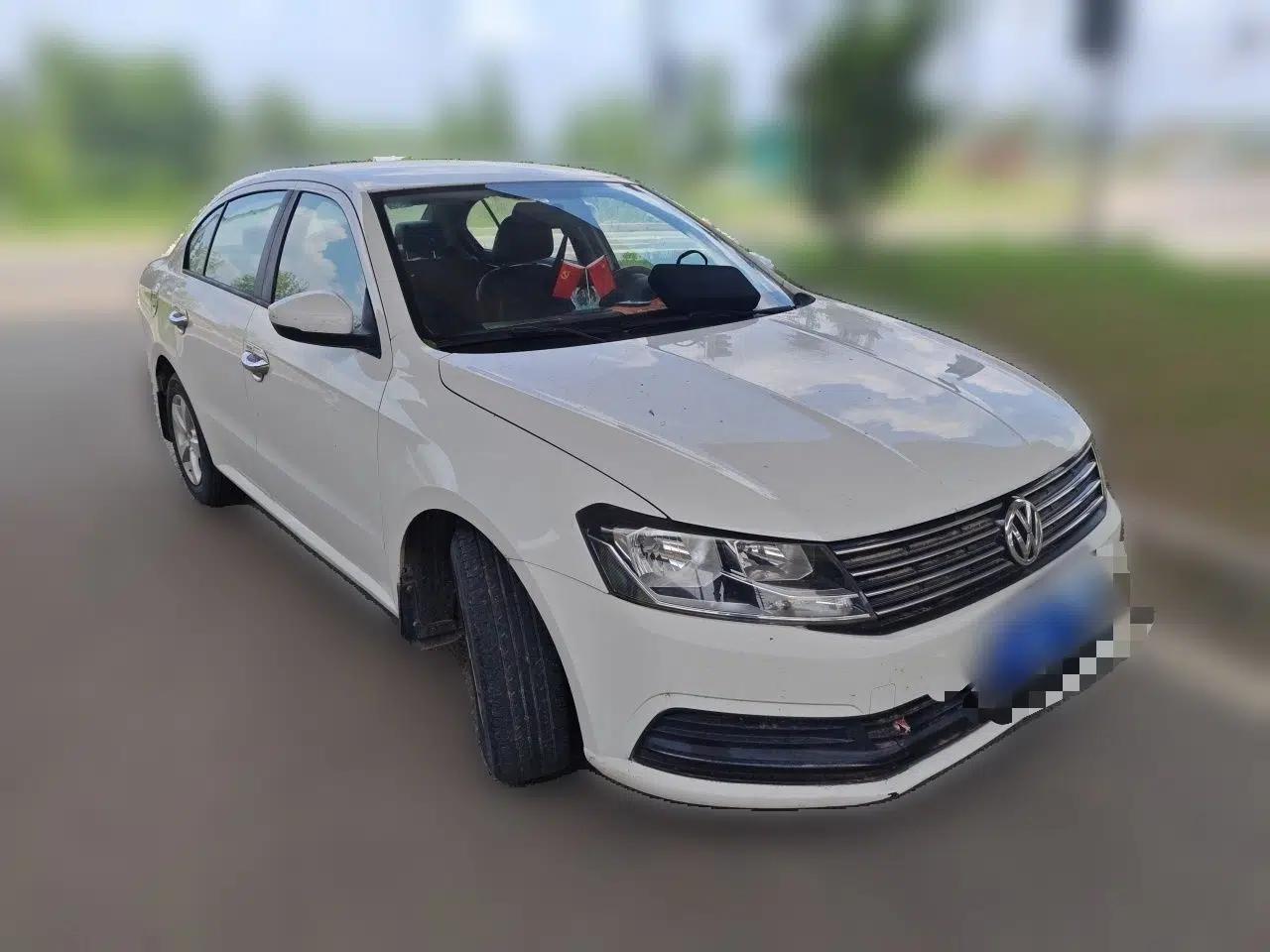 Volkswagen Lavida 2015 1.6L Manual Fashion Edition — миниатюра 3