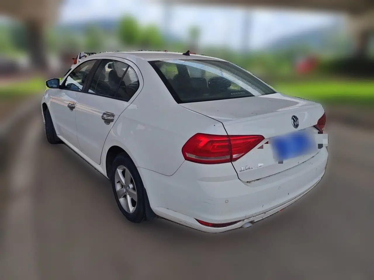 Volkswagen Lavida 2015 1.6L Manual Fashion Edition — миниатюра 4