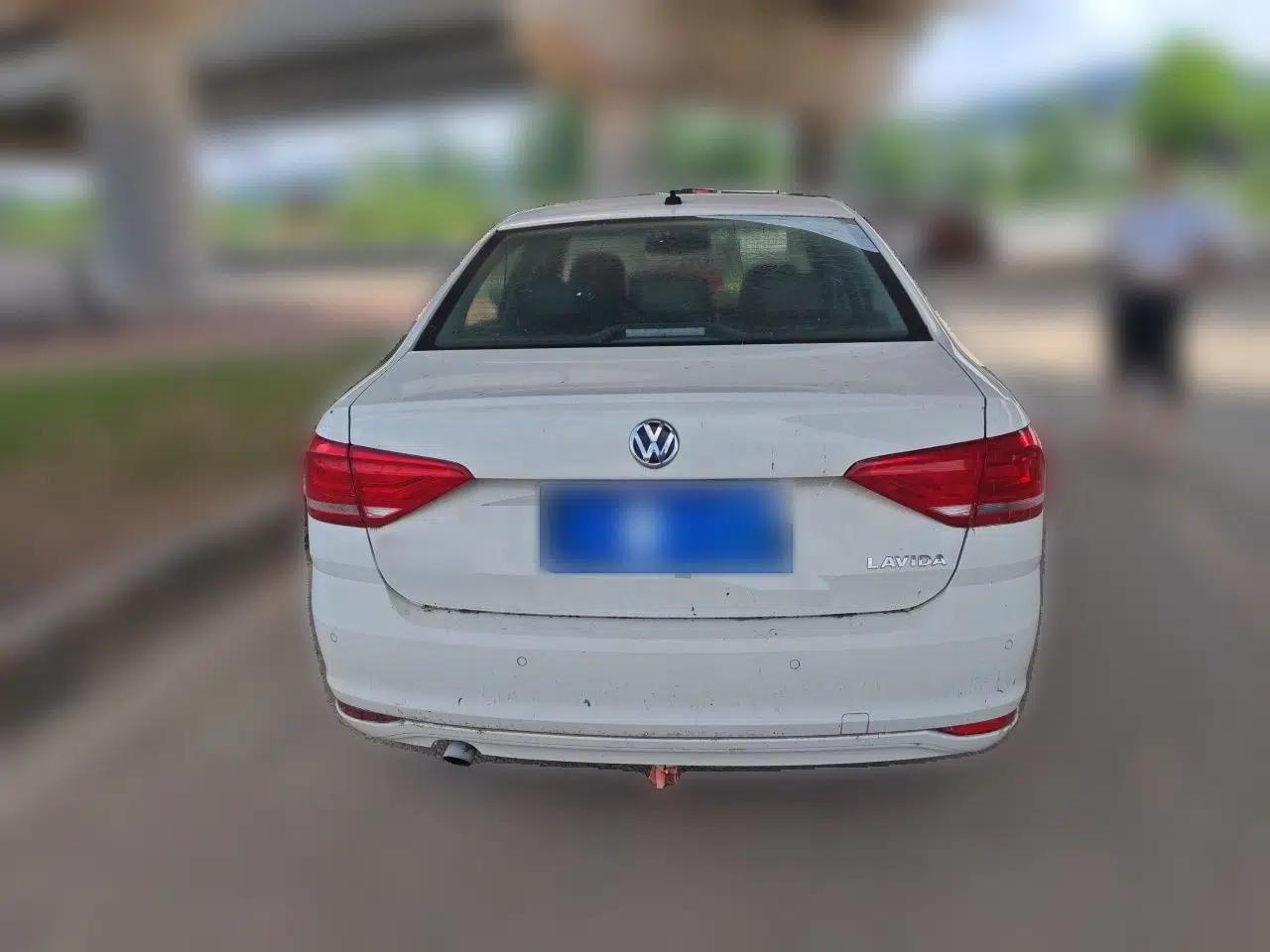 Volkswagen Lavida 2015 1.6L Manual Fashion Edition — миниатюра 5
