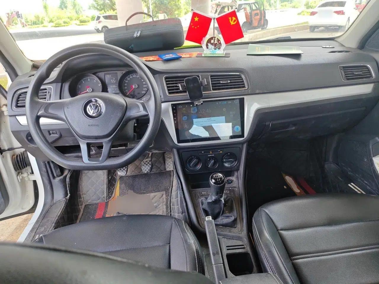 Volkswagen Lavida 2015 1.6L Manual Fashion Edition — миниатюра 9
