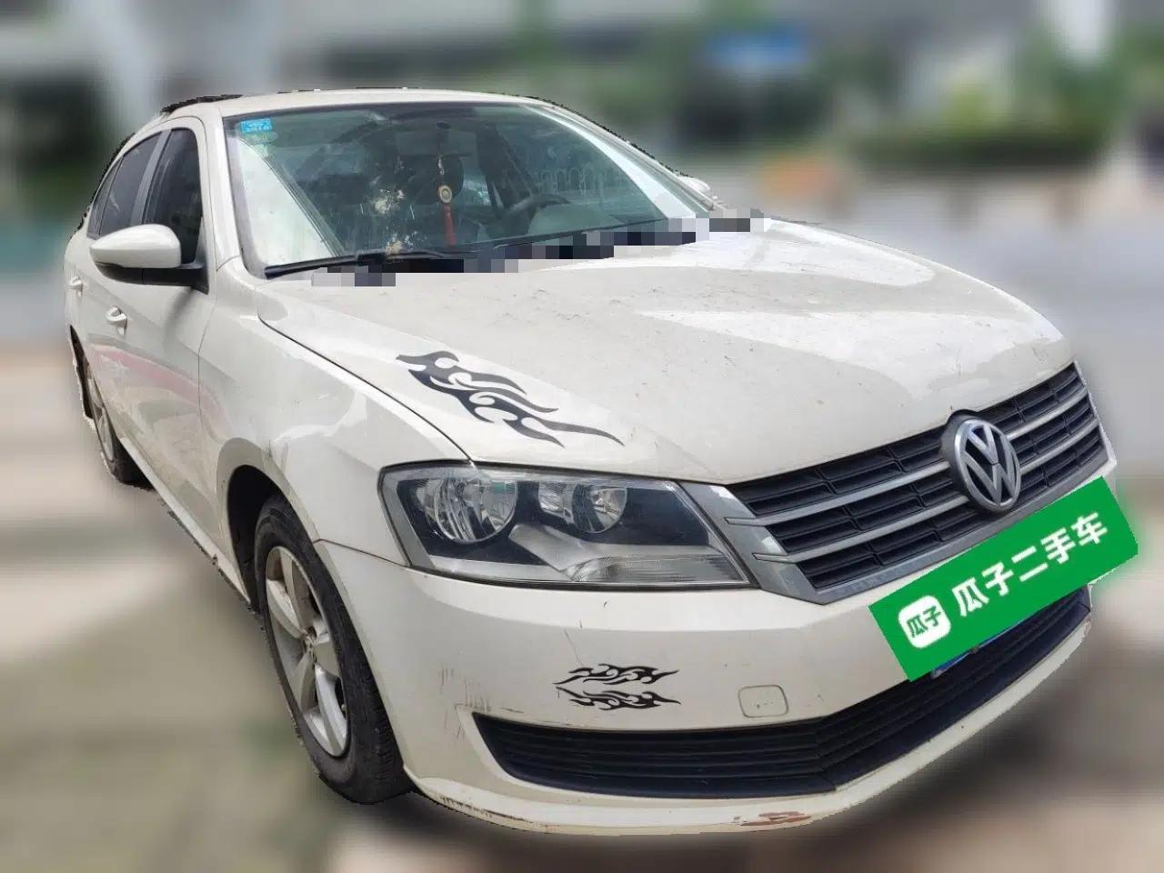 Volkswagen Lavida 2013 Revised Classic 1.6L Automatic Fashion Edition — миниатюра 3
