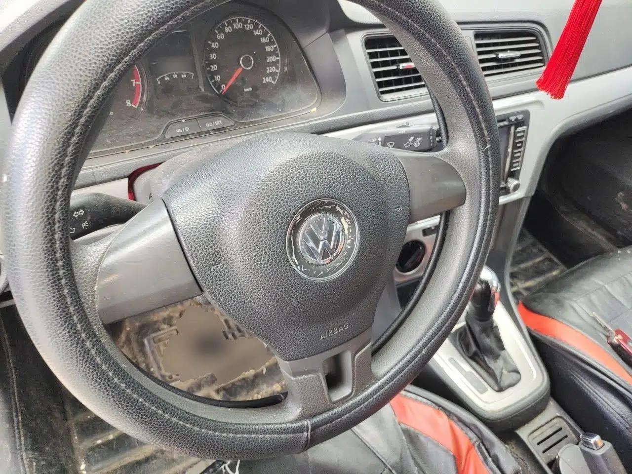 Volkswagen Lavida 2013 Revised Classic 1.6L Automatic Fashion Edition — миниатюра 10