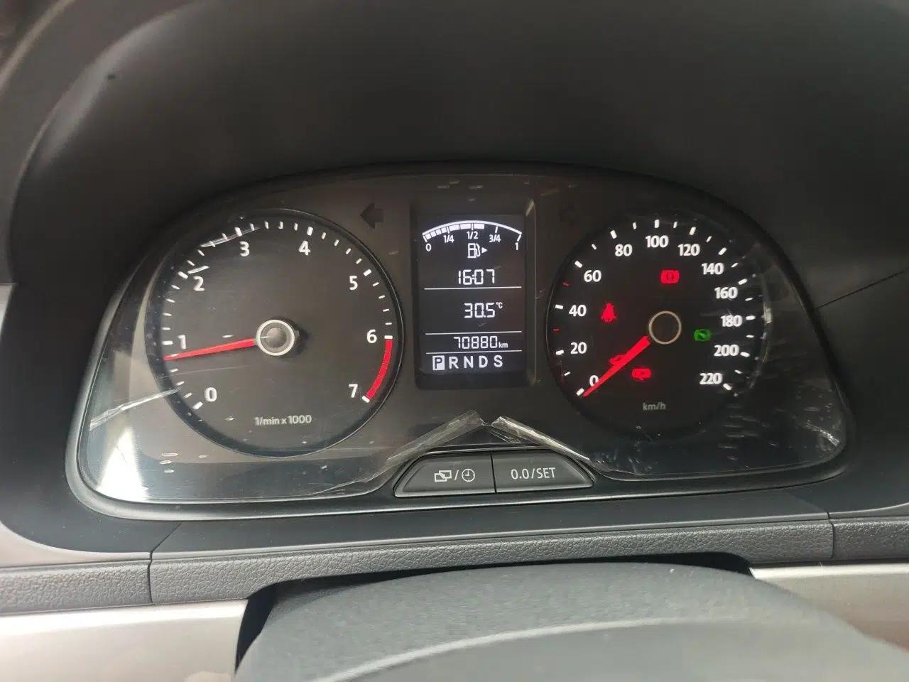 Volkswagen Lavida 2013 1.6L Automatic Fashion Edition — миниатюра 11