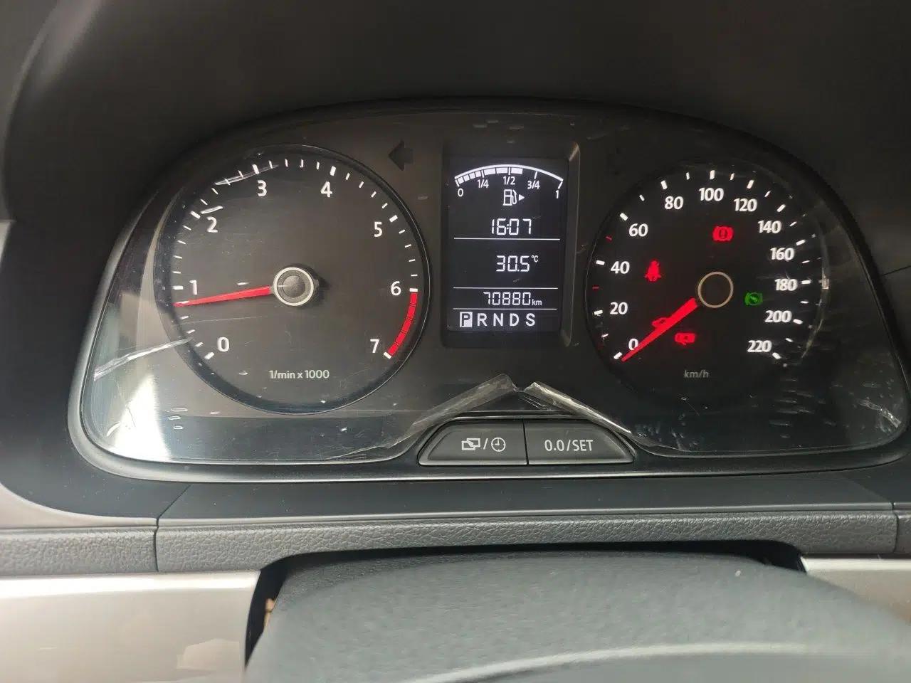 Volkswagen Lavida 2013 1.6L Automatic Fashion Edition — миниатюра 12