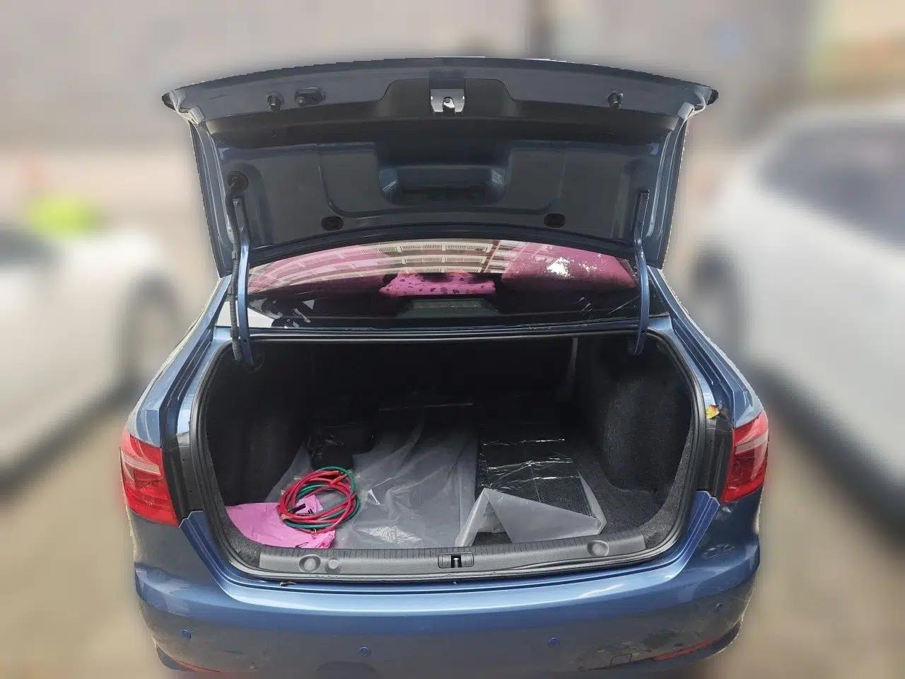 Volkswagen Lavida 2013 1.6L Automatic Fashion Edition — миниатюра 19