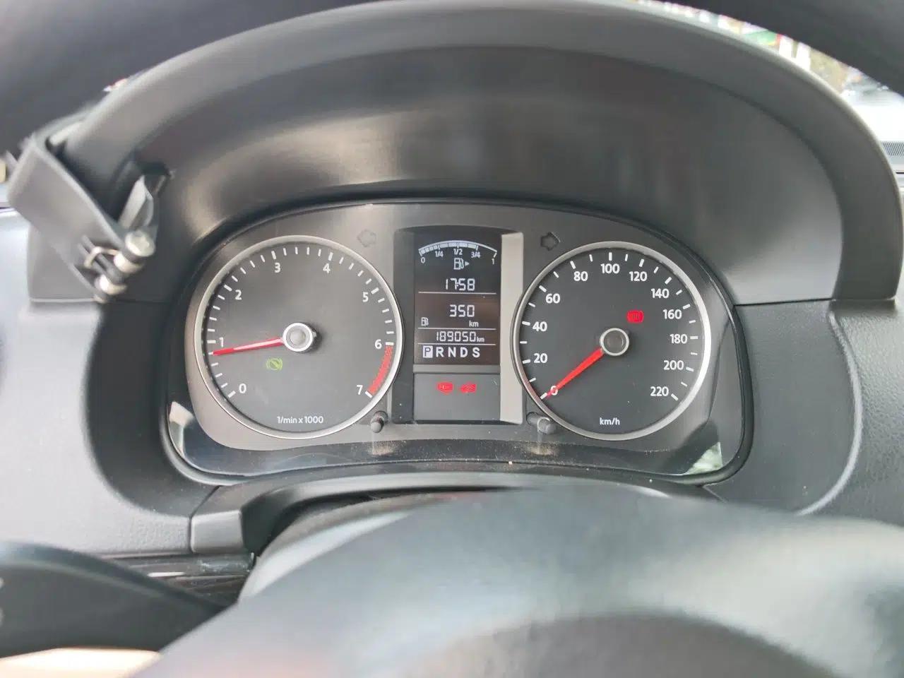 Volkswagen Lavida 2011 1.6L Automatic PinYou Edition — миниатюра 11