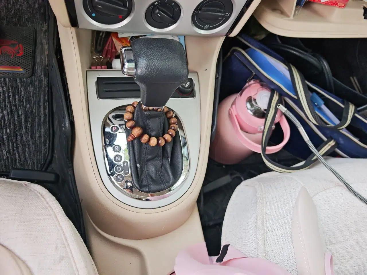 Volkswagen Lavida 2011 1.6L Automatic PinYou Edition — миниатюра 14