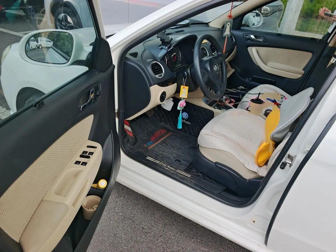 Volkswagen Lavida 2011 1.6L Automatic PinYou Edition — миниатюра 16