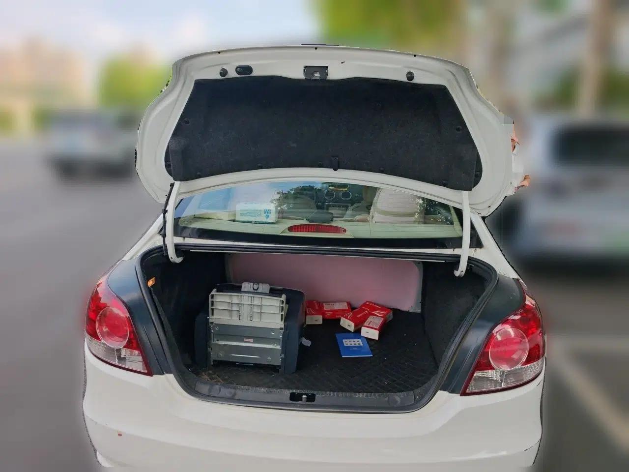 Volkswagen Lavida 2011 1.6L Automatic PinYou Edition — миниатюра 19