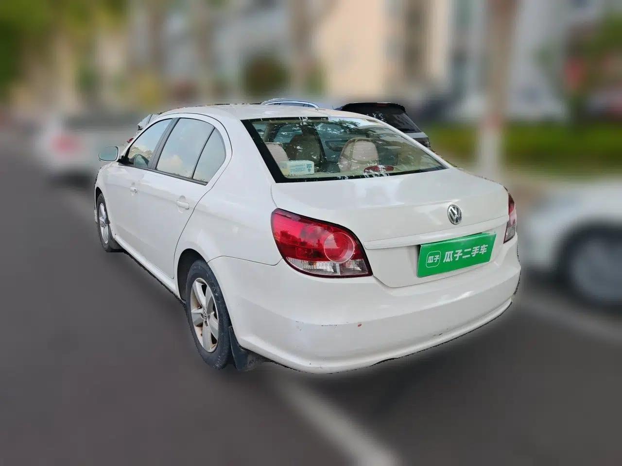 Volkswagen Lavida 2011 1.6L Automatic PinYou Edition — миниатюра 4