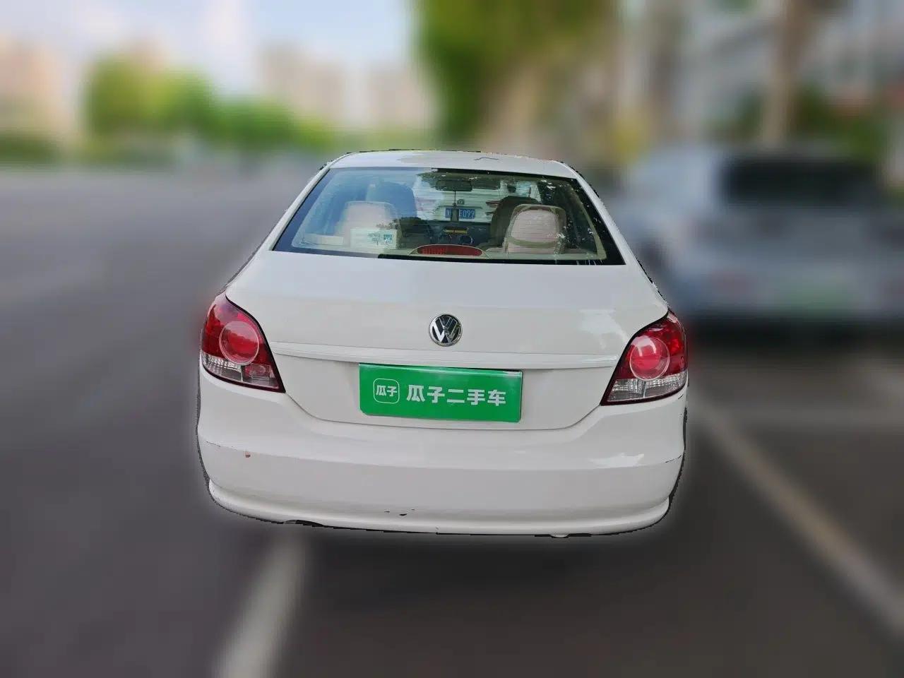 Volkswagen Lavida 2011 1.6L Automatic PinYou Edition — миниатюра 5