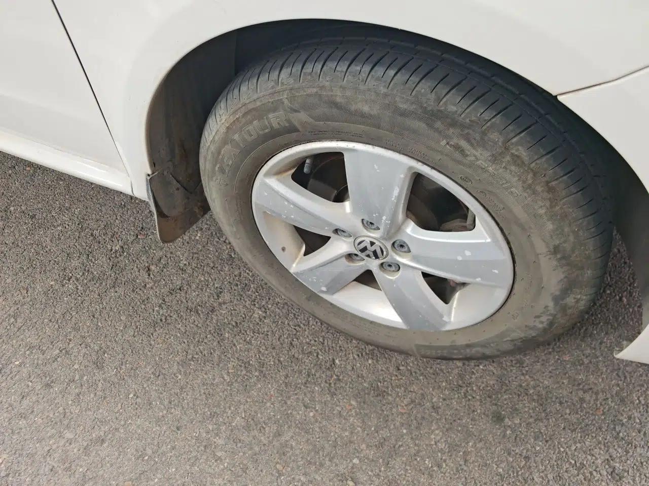 Volkswagen Lavida 2011 1.6L Automatic PinYou Edition — миниатюра 8