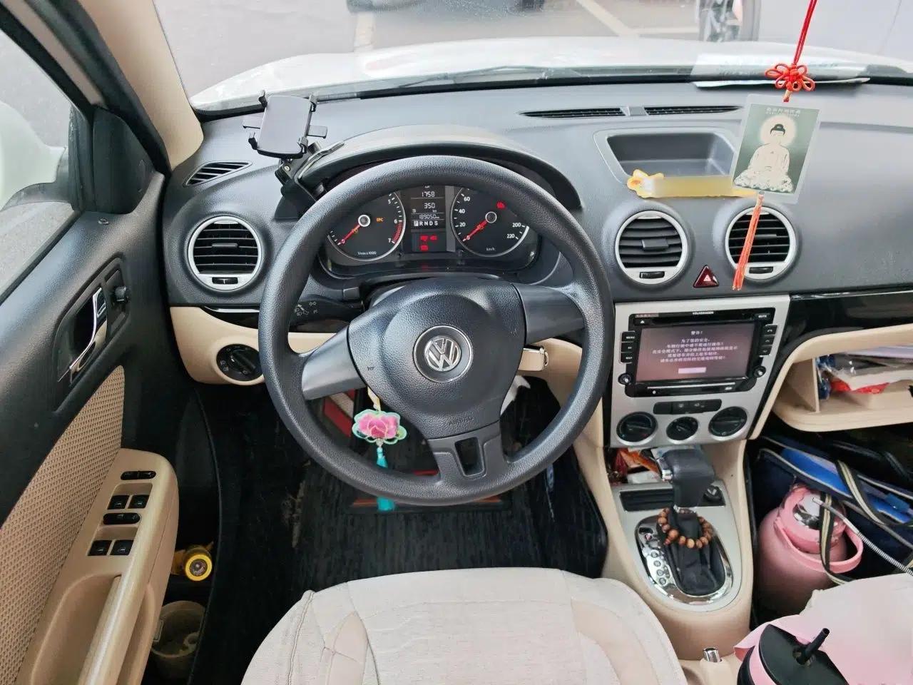 Volkswagen Lavida 2011 1.6L Automatic PinYou Edition — миниатюра 10