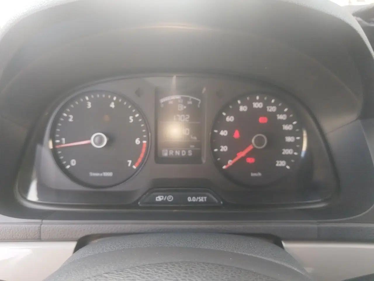 Volkswagen Lavida 2013 1.6L Automatic Fashion Edition — миниатюра 11