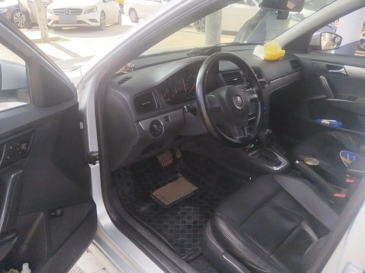 Volkswagen Lavida 2013 1.6L Automatic Fashion Edition — миниатюра 16