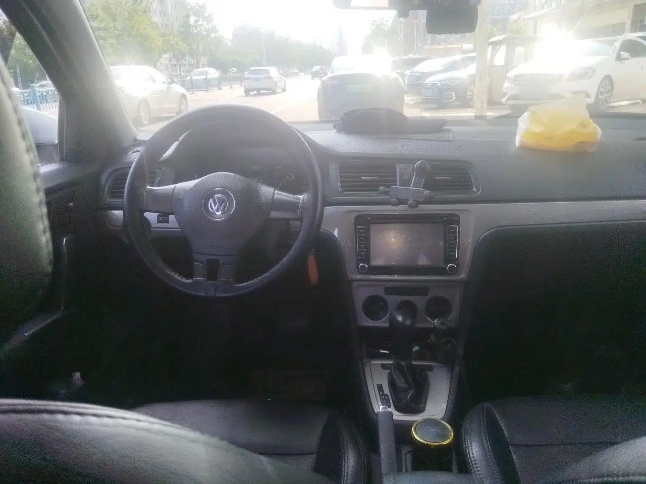 Volkswagen Lavida 2013 1.6L Automatic Fashion Edition — миниатюра 10