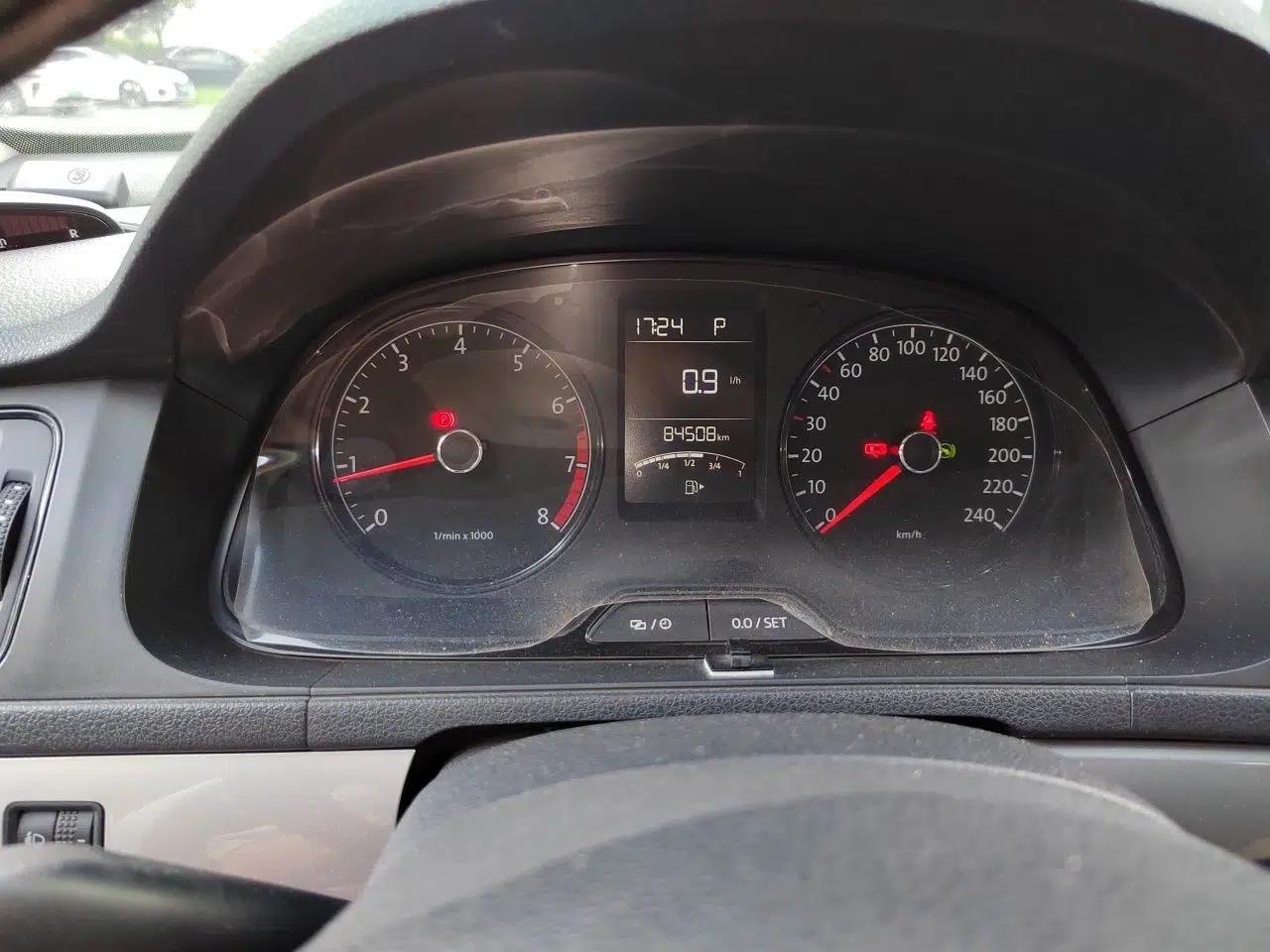 Volkswagen Lavida 2013 Revised Classic 1.6L Automatic Fashion Edition — миниатюра 11