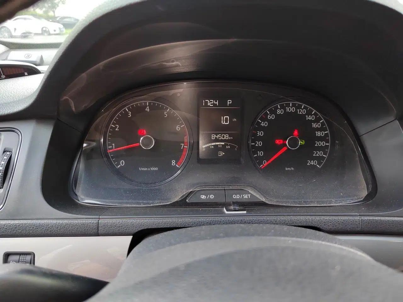 Volkswagen Lavida 2013 Revised Classic 1.6L Automatic Fashion Edition — миниатюра 12
